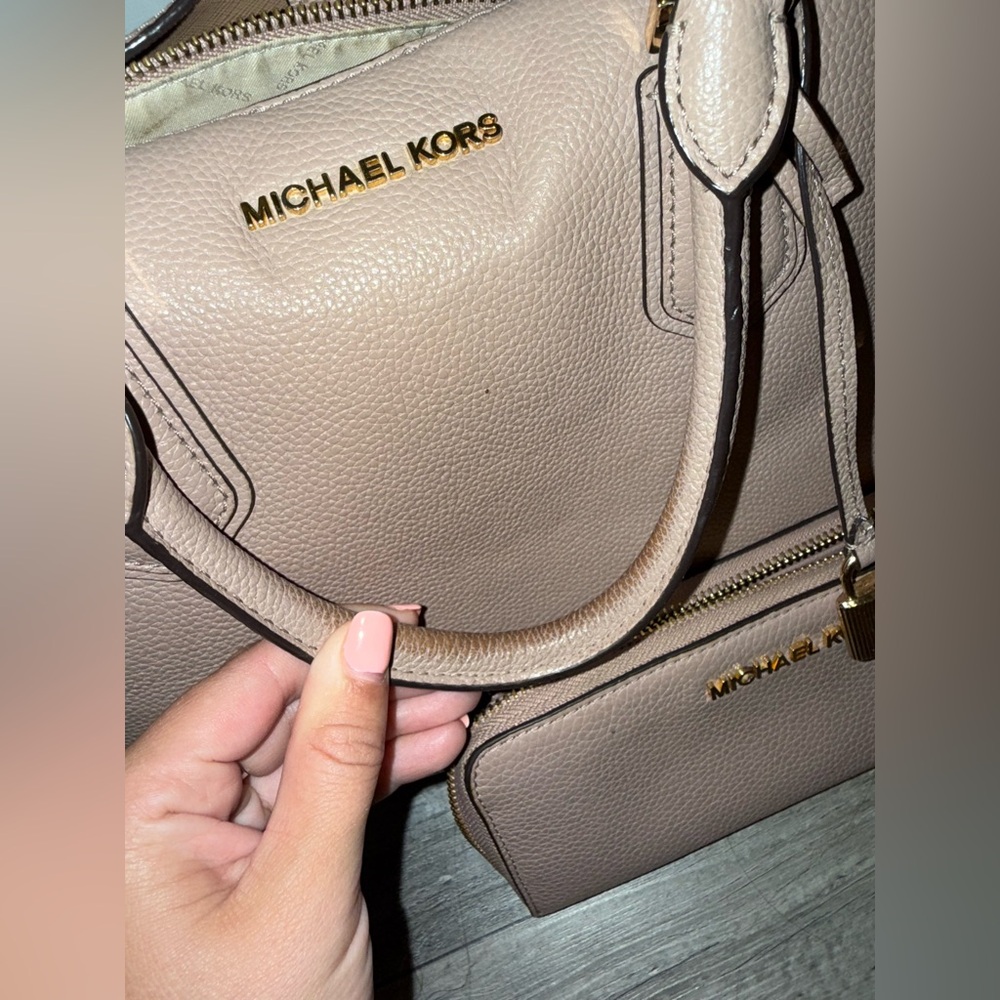 Michael Kors Large Handbag w/ Large Continental Wristlet - Picture 2 of 6